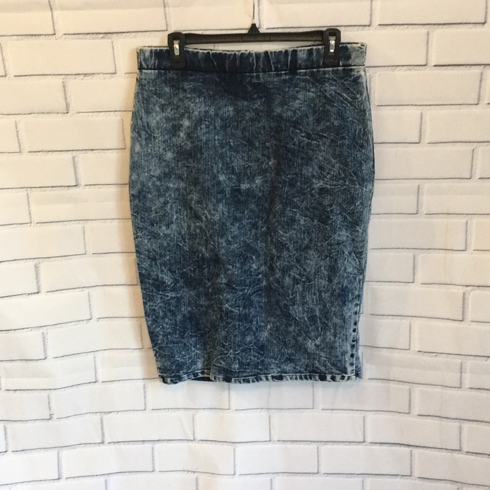Jegging material midi body con skirt